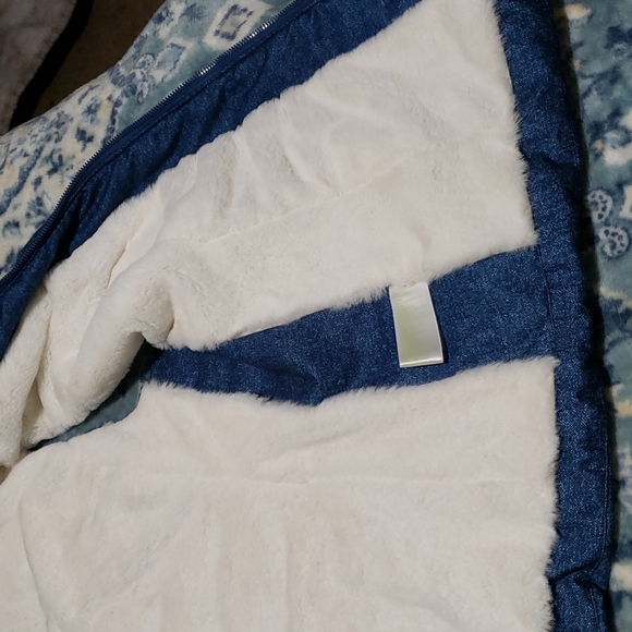 Green Tea SUPER Soft Fleece puffer vest - Picture 3 of 6